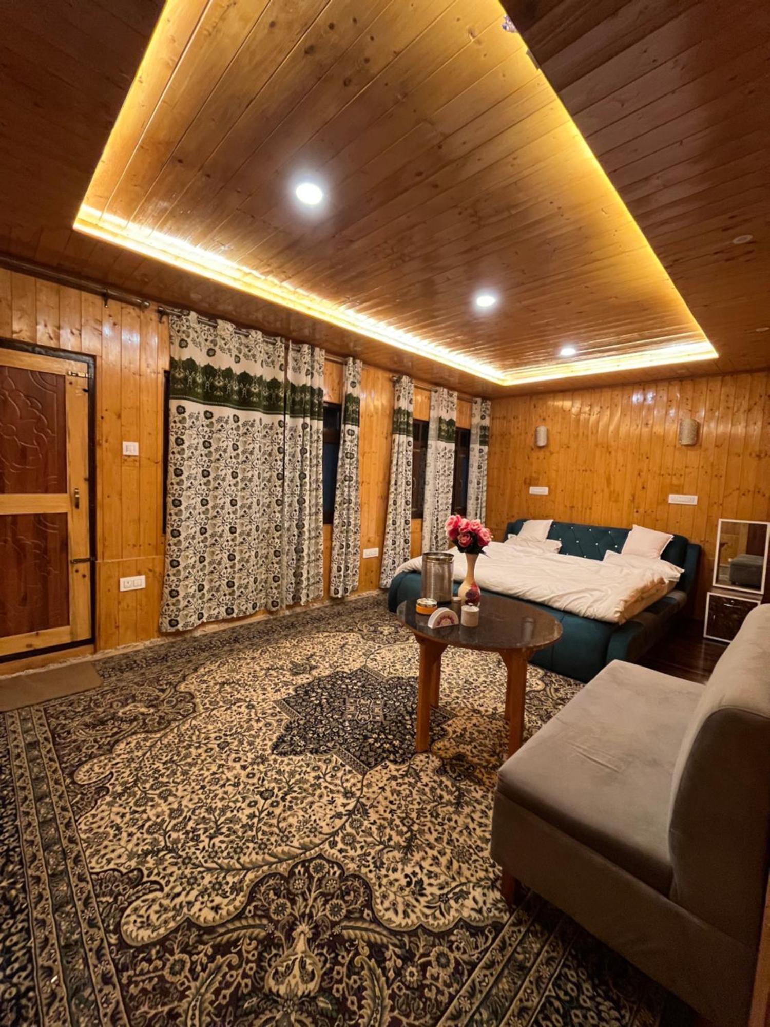 Sheraz Ziran Tangmarg Homestay *