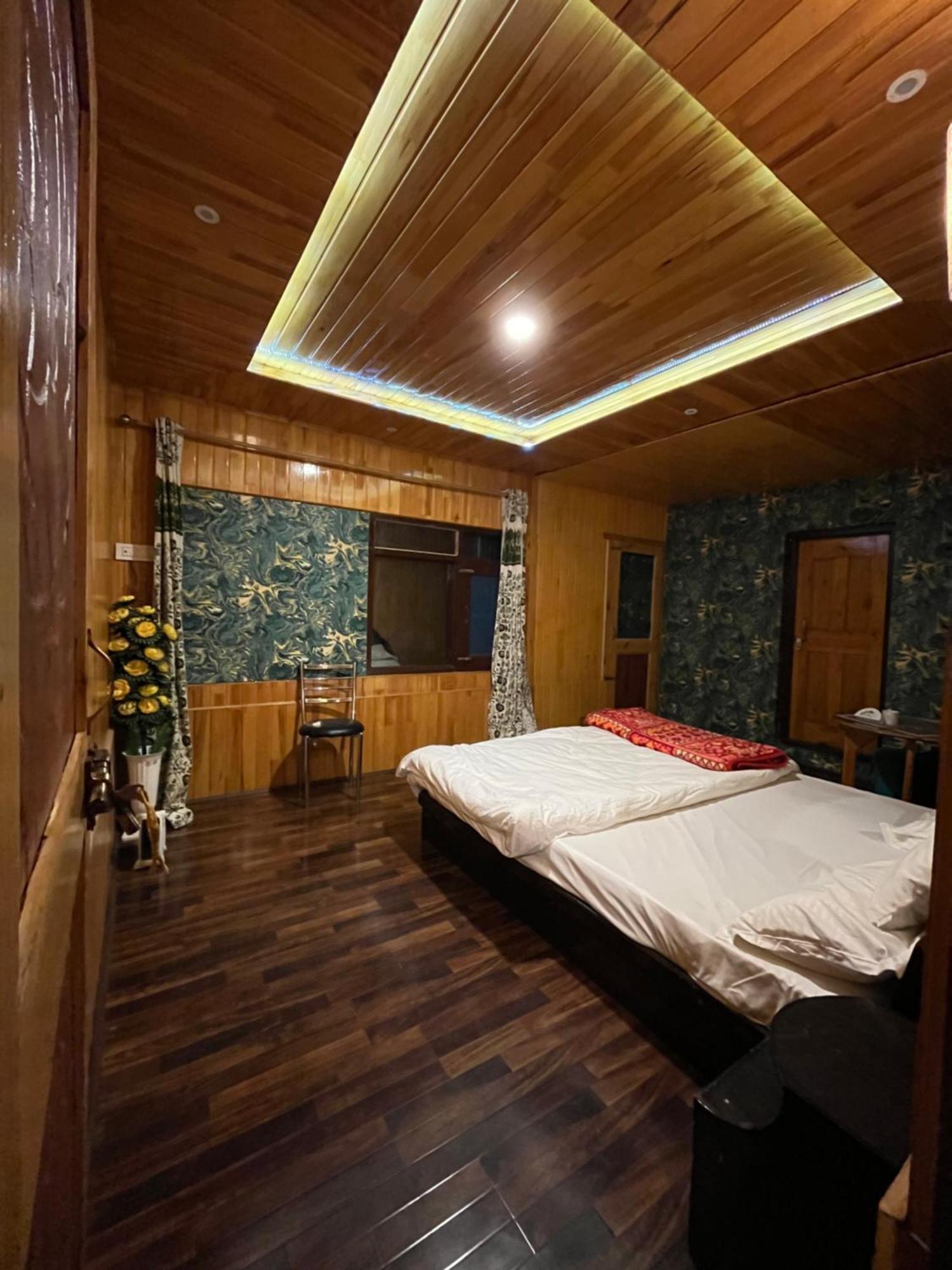 Sheraz Ziran Tangmarg Gulmarg